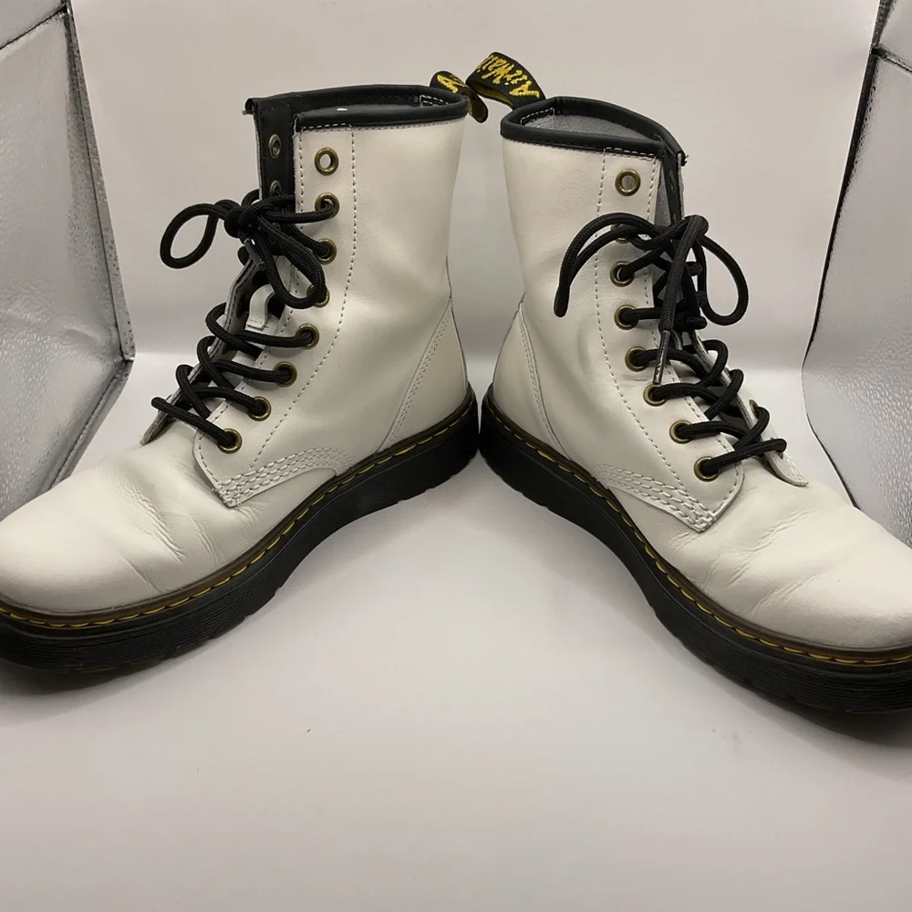 Doc Dr. Martens White Leather AirWair Zavala Combat Boots, US M 6 USL-7‎ B